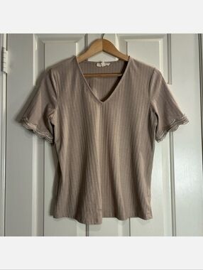 Promesa Taupe Ribbed V-Neck Short Sleeve Top with Lace Trim Size Small